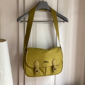LONGCHAMP  MESSENGER BAG nwot tag bright martini olive green